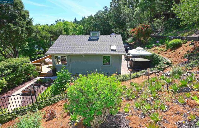 817 Mariposa Rd, Lafayette, CA 94549