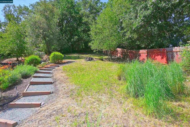 817 Mariposa Rd, Lafayette, CA 94549