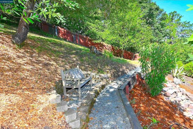 817 Mariposa Rd, Lafayette, CA 94549