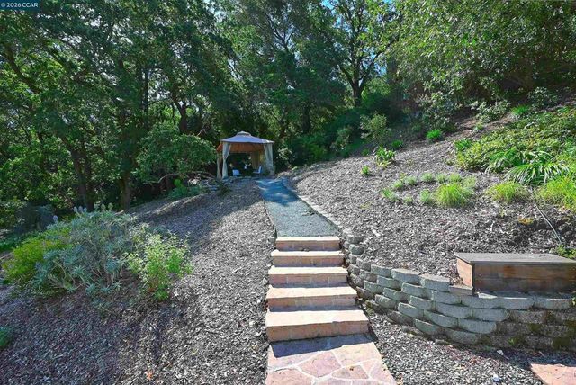 817 Mariposa Rd, Lafayette, CA 94549