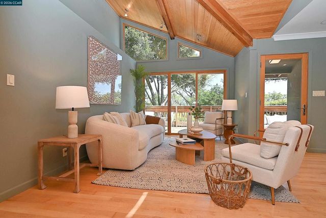 817 Mariposa Rd, Lafayette, CA 94549
