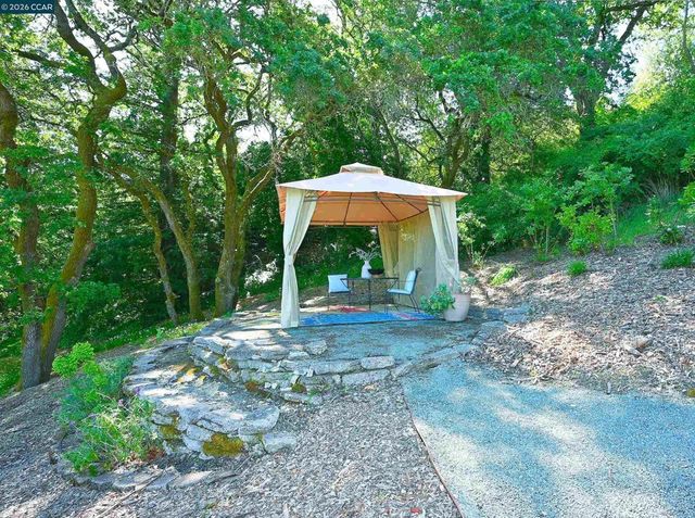 817 Mariposa Rd, Lafayette, CA 94549