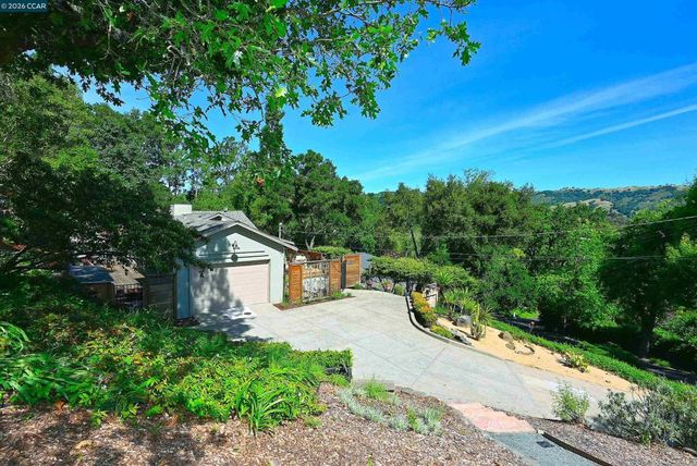 817 Mariposa Rd, Lafayette, CA 94549