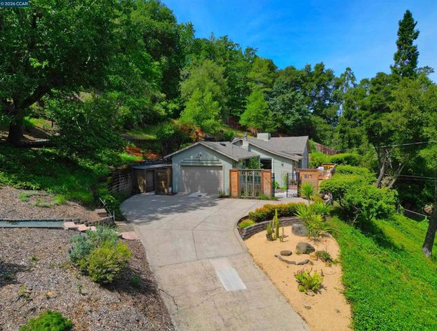 817 Mariposa Rd, Lafayette, CA 94549
