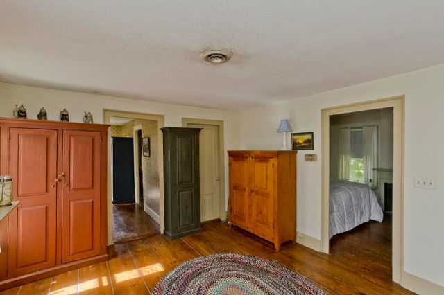 40 Somers Rd, East Longmeadow, MA 01028
