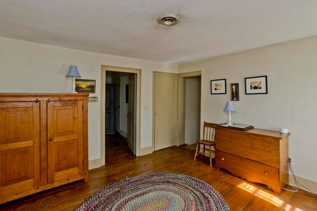 40 Somers Rd, East Longmeadow, MA 01028