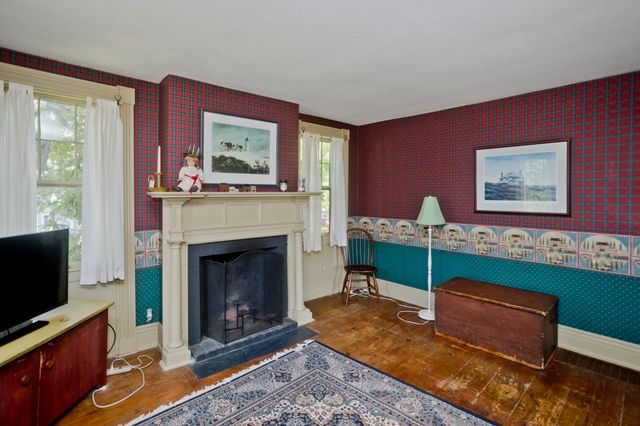 40 Somers Rd, East Longmeadow, MA 01028
