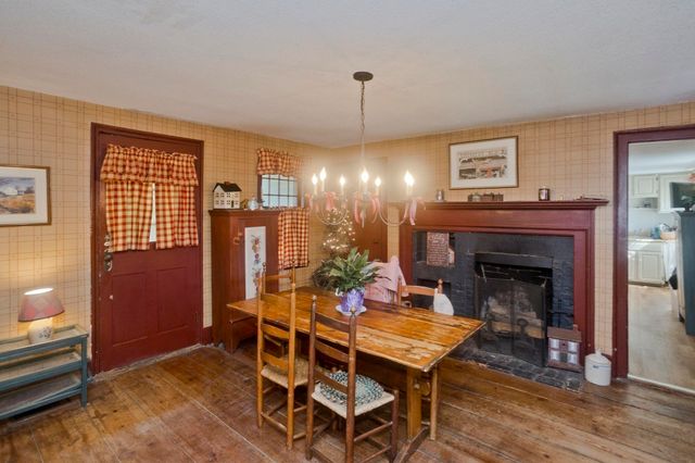 40 Somers Rd, East Longmeadow, MA 01028