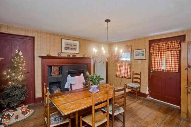40 Somers Rd, East Longmeadow, MA 01028