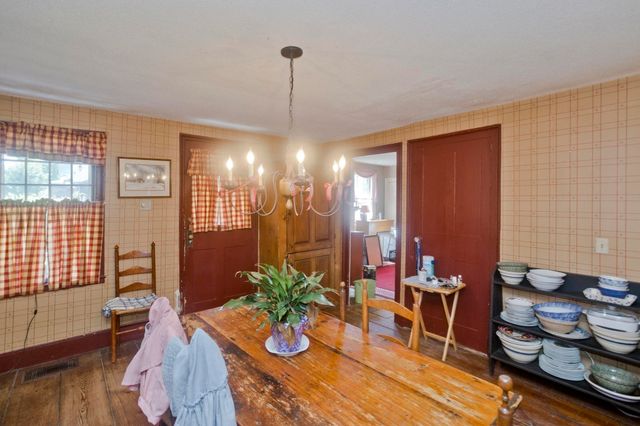 40 Somers Rd, East Longmeadow, MA 01028