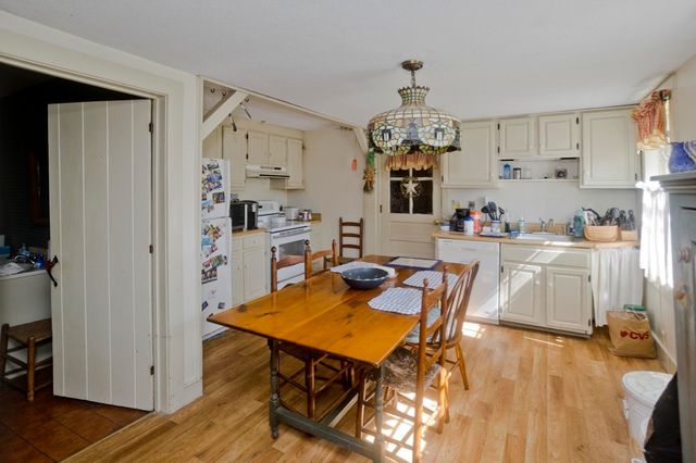 40 Somers Rd, East Longmeadow, MA 01028
