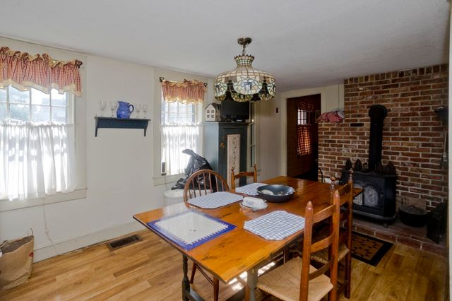 40 Somers Rd, East Longmeadow, MA 01028