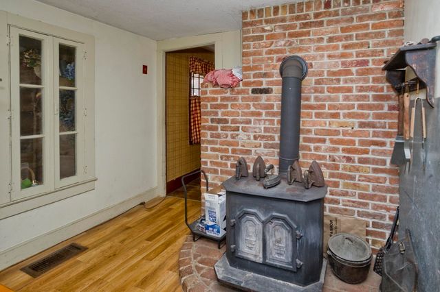 40 Somers Rd, East Longmeadow, MA 01028