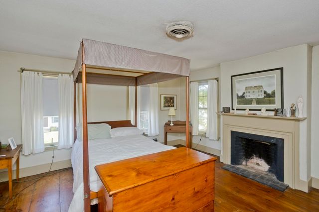 40 Somers Rd, East Longmeadow, MA 01028