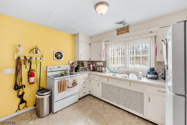 10 Dalrymple St, Randolph Twp., NJ 07869