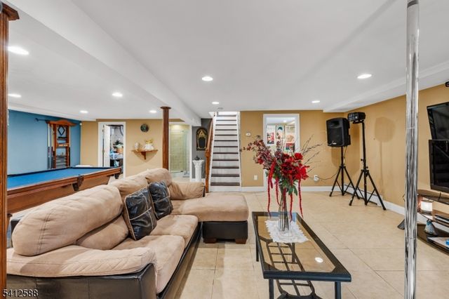 10 Dalrymple St, Randolph Twp., NJ 07869