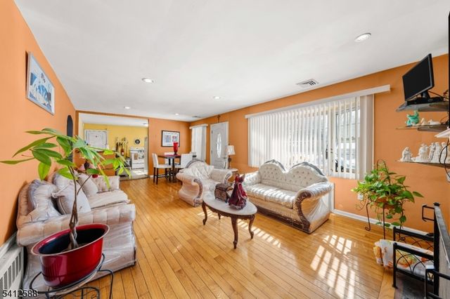 10 Dalrymple St, Randolph Twp., NJ 07869