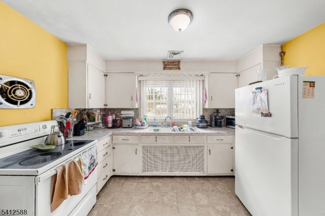 10 Dalrymple St, Randolph Twp., NJ 07869