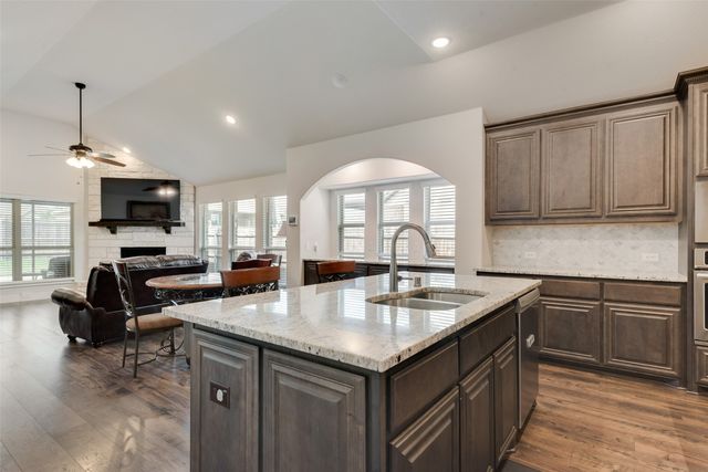 605 Dusty Glen Trail, Midlothian, TX 76065