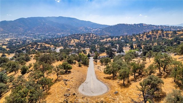 18750 Alameda Pl, Bear Valley Springs, CA 93561