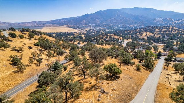 18750 Alameda Pl, Bear Valley Springs, CA 93561