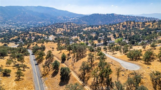 18750 Alameda Pl, Bear Valley Springs, CA 93561