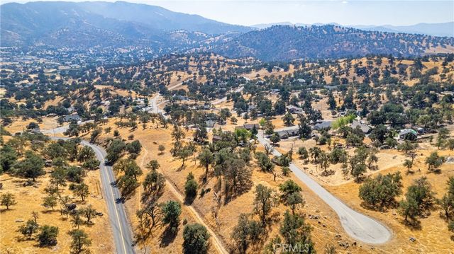 18750 Alameda Pl, Bear Valley Springs, CA 93561