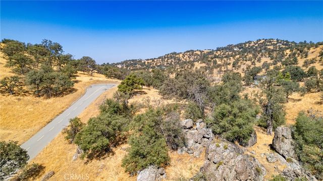 18750 Alameda Pl, Bear Valley Springs, CA 93561