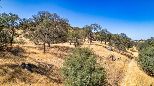 18750 Alameda Pl, Bear Valley Springs, CA 93561