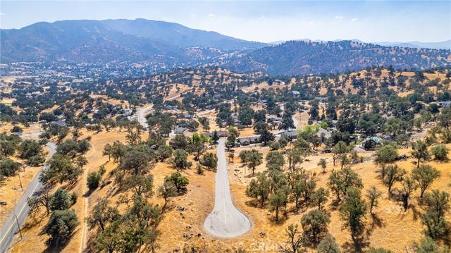 18750 Alameda Pl, Bear Valley Springs, CA 93561