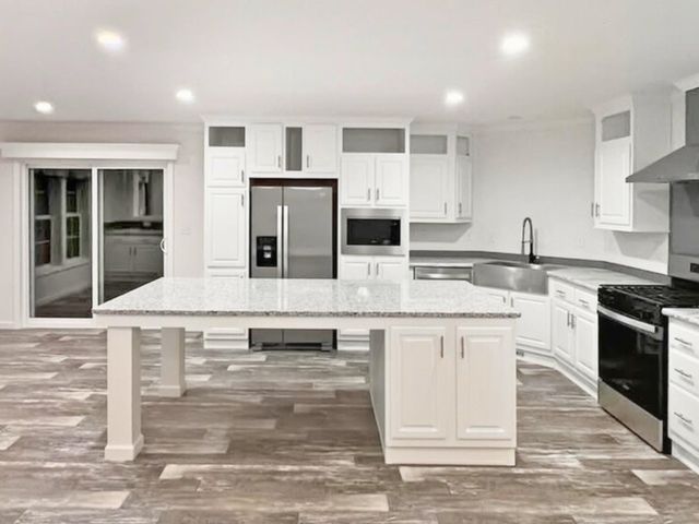 24 Adder Lane, Seabrook, NH 03874