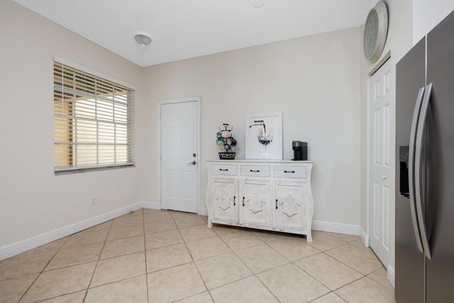 1560 SE Sheffield Terrace 102, Stuart, FL 34994