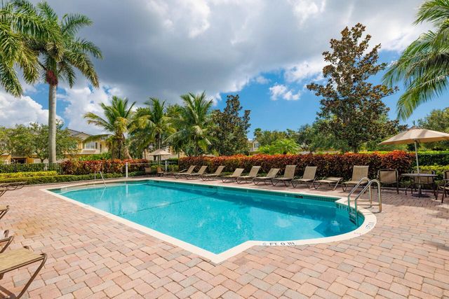 1560 SE Sheffield Terrace 102, Stuart, FL 34994