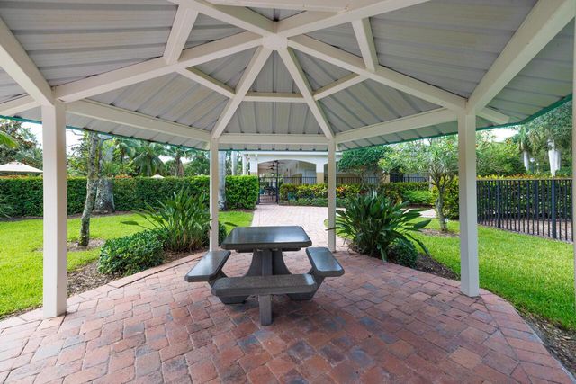 1560 SE Sheffield Terrace 102, Stuart, FL 34994