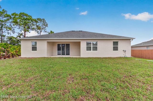 450 Hammond Street SW, Palm Bay, FL 32908