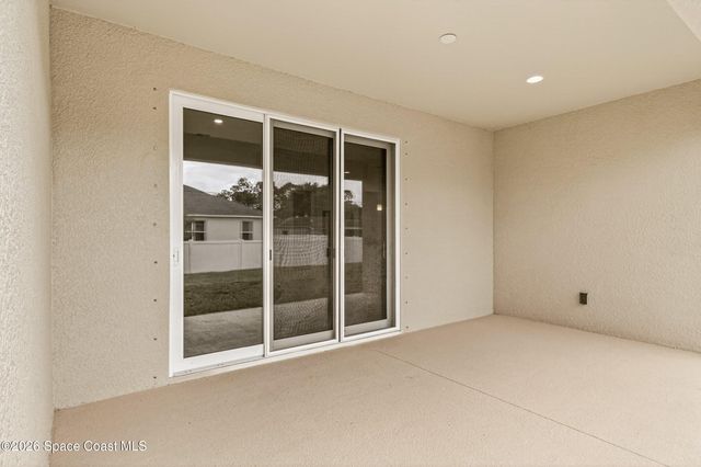 450 Hammond Street SW, Palm Bay, FL 32908