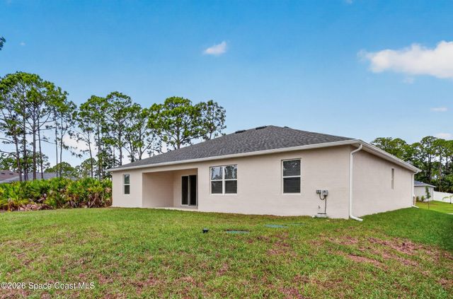 450 Hammond Street SW, Palm Bay, FL 32908