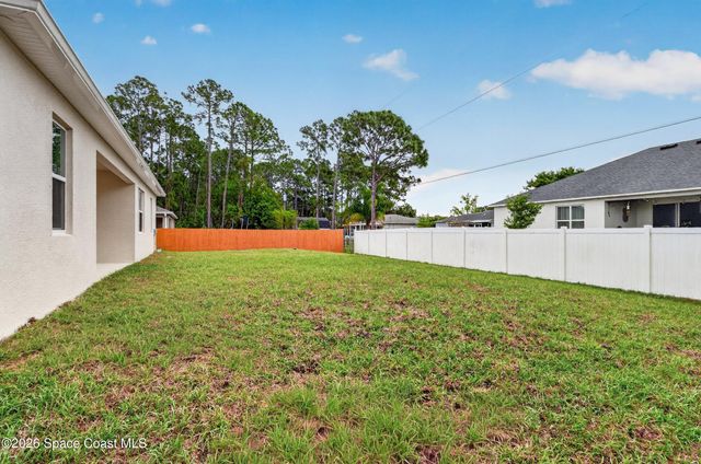 450 Hammond Street SW, Palm Bay, FL 32908