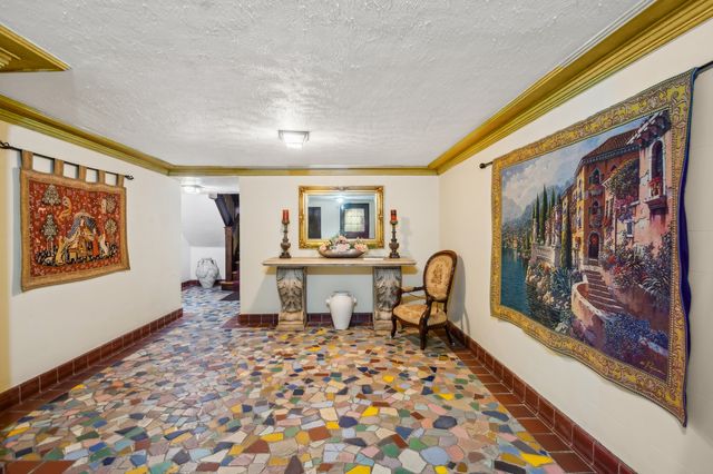 2109 W Jarvis Avenue 1, Chicago, IL 60645