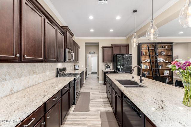 10555 E MENDOZA Avenue, Mesa, AZ 85209