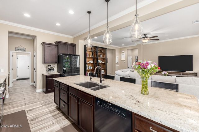 10555 E MENDOZA Avenue, Mesa, AZ 85209