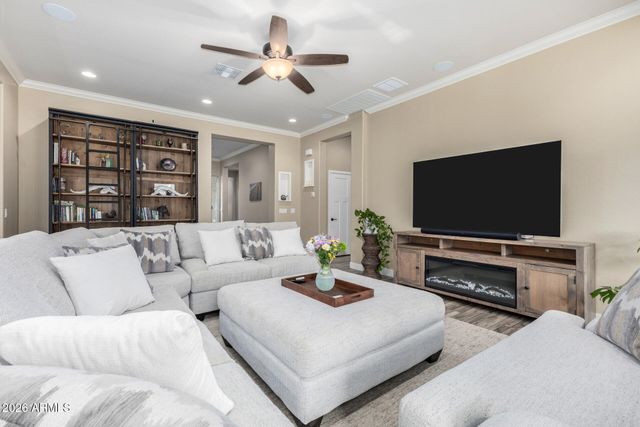 10555 E MENDOZA Avenue, Mesa, AZ 85209