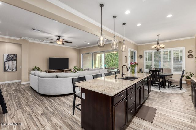 10555 E MENDOZA Avenue, Mesa, AZ 85209