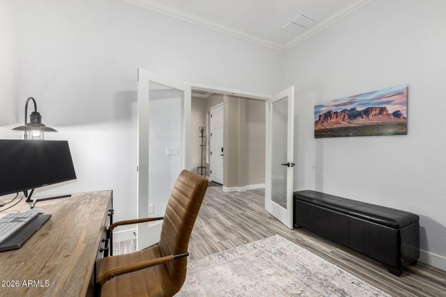 10555 E MENDOZA Avenue, Mesa, AZ 85209