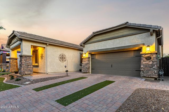 10555 E MENDOZA Avenue, Mesa, AZ 85209