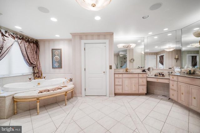 1126 TIMBERGATE DR, Jenkintown, PA 19046