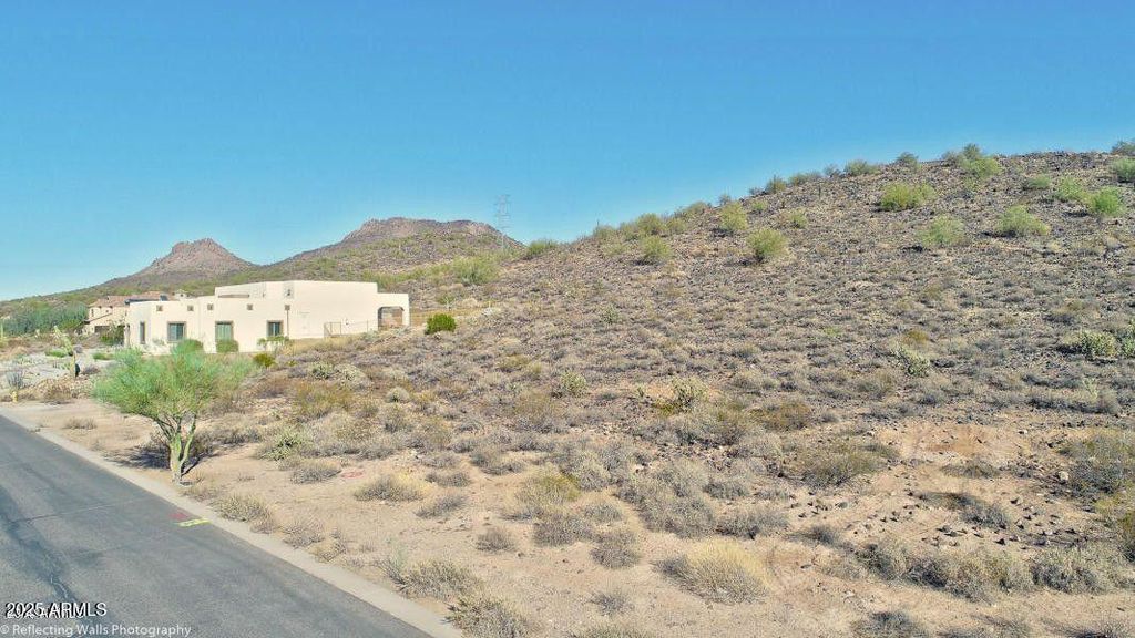 Image 2 of property listing at 24213 N 65TH Avenue 28, Glendale, AZ 85310