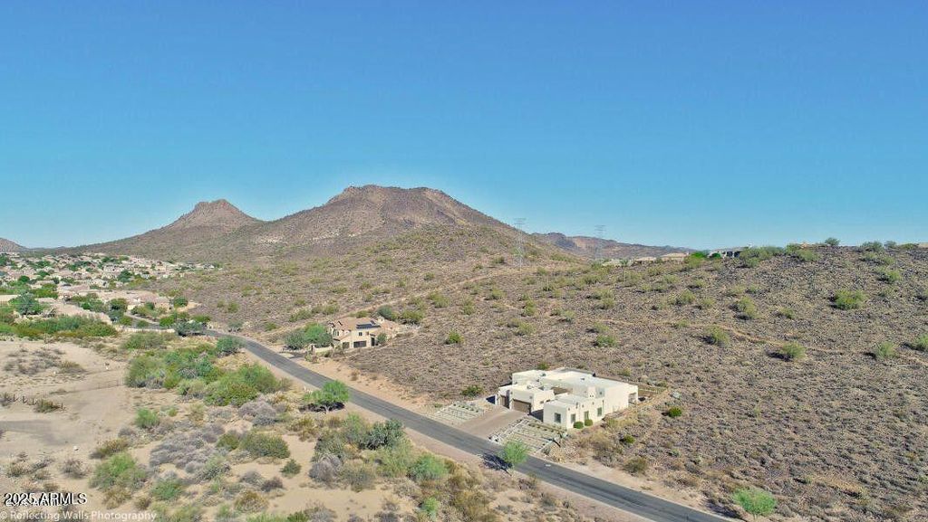 Image 9 of property listing at 24213 N 65TH Avenue 28, Glendale, AZ 85310