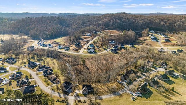 142 Forest Creek Pkwy, Oak Ridge, TN 37830