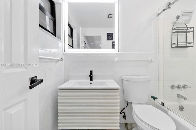 3375 NE 20th Ave, Oakland Park, FL 33306